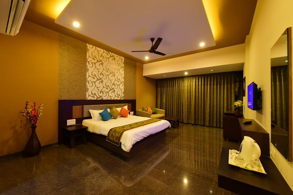 Hotel Opulence Nadiād Екстериор снимка