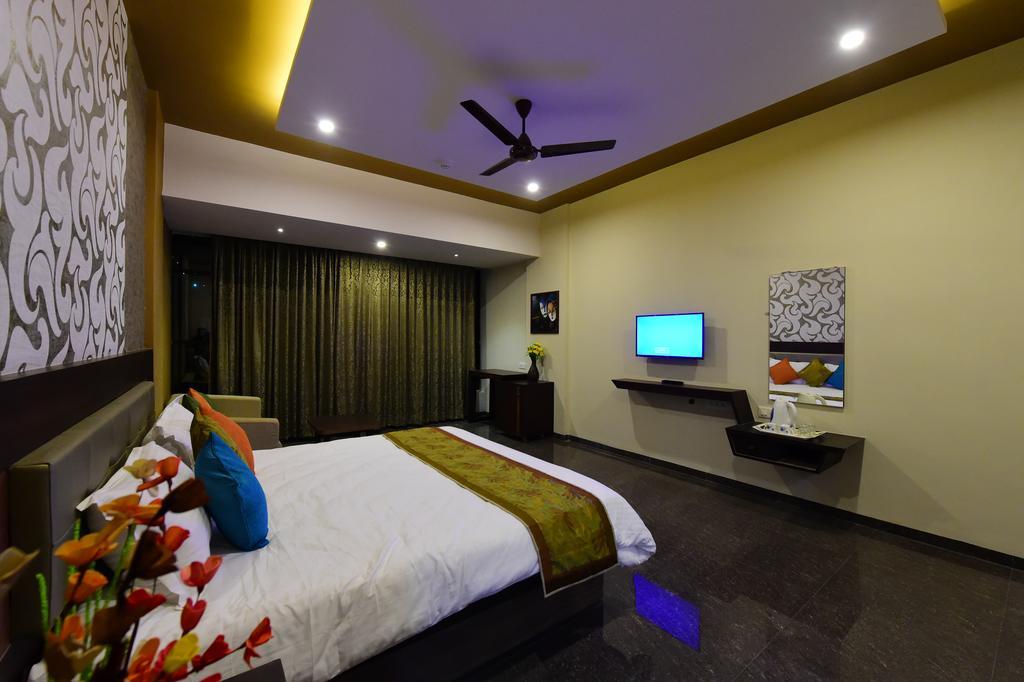 Hotel Opulence Nadiād Екстериор снимка