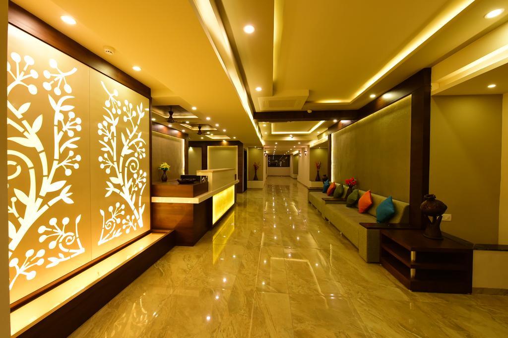 Hotel Opulence Nadiād Екстериор снимка