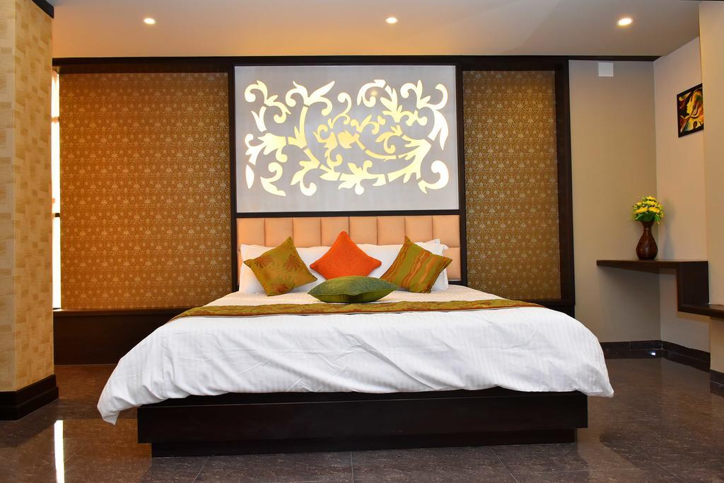 Hotel Opulence Nadiād Екстериор снимка