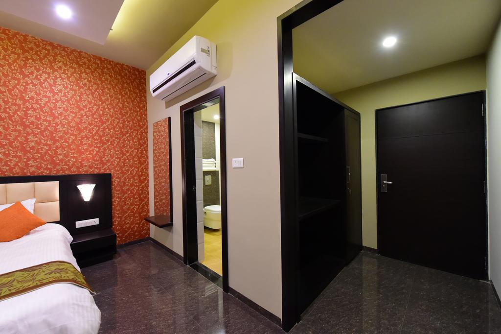 Hotel Opulence Nadiād Екстериор снимка