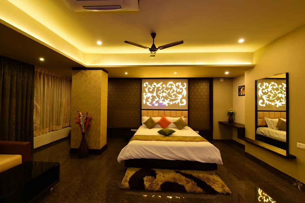 Hotel Opulence Nadiād Екстериор снимка