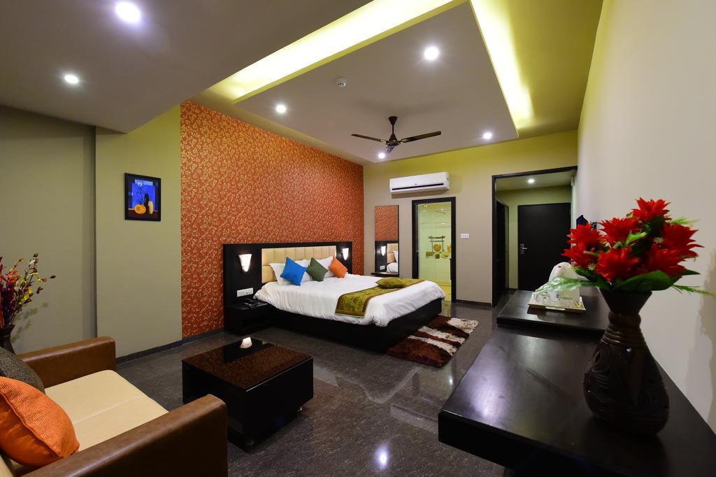 Hotel Opulence Nadiād Екстериор снимка