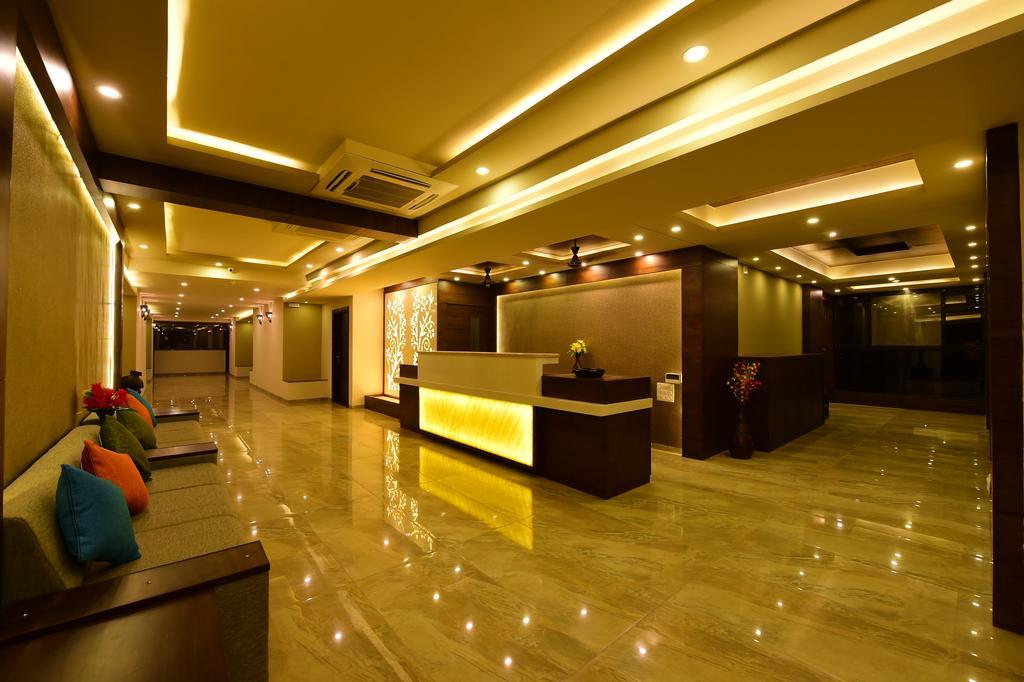 Hotel Opulence Nadiād Екстериор снимка