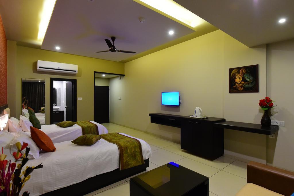 Hotel Opulence Nadiād Екстериор снимка