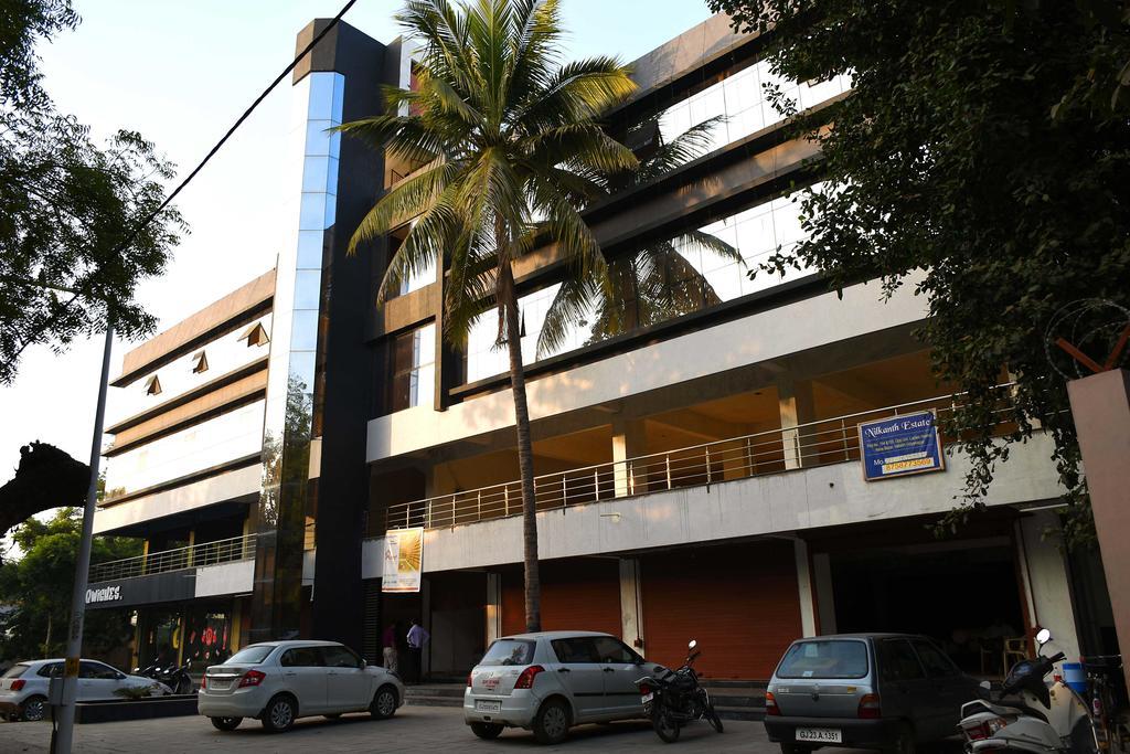 Hotel Opulence Nadiād Екстериор снимка