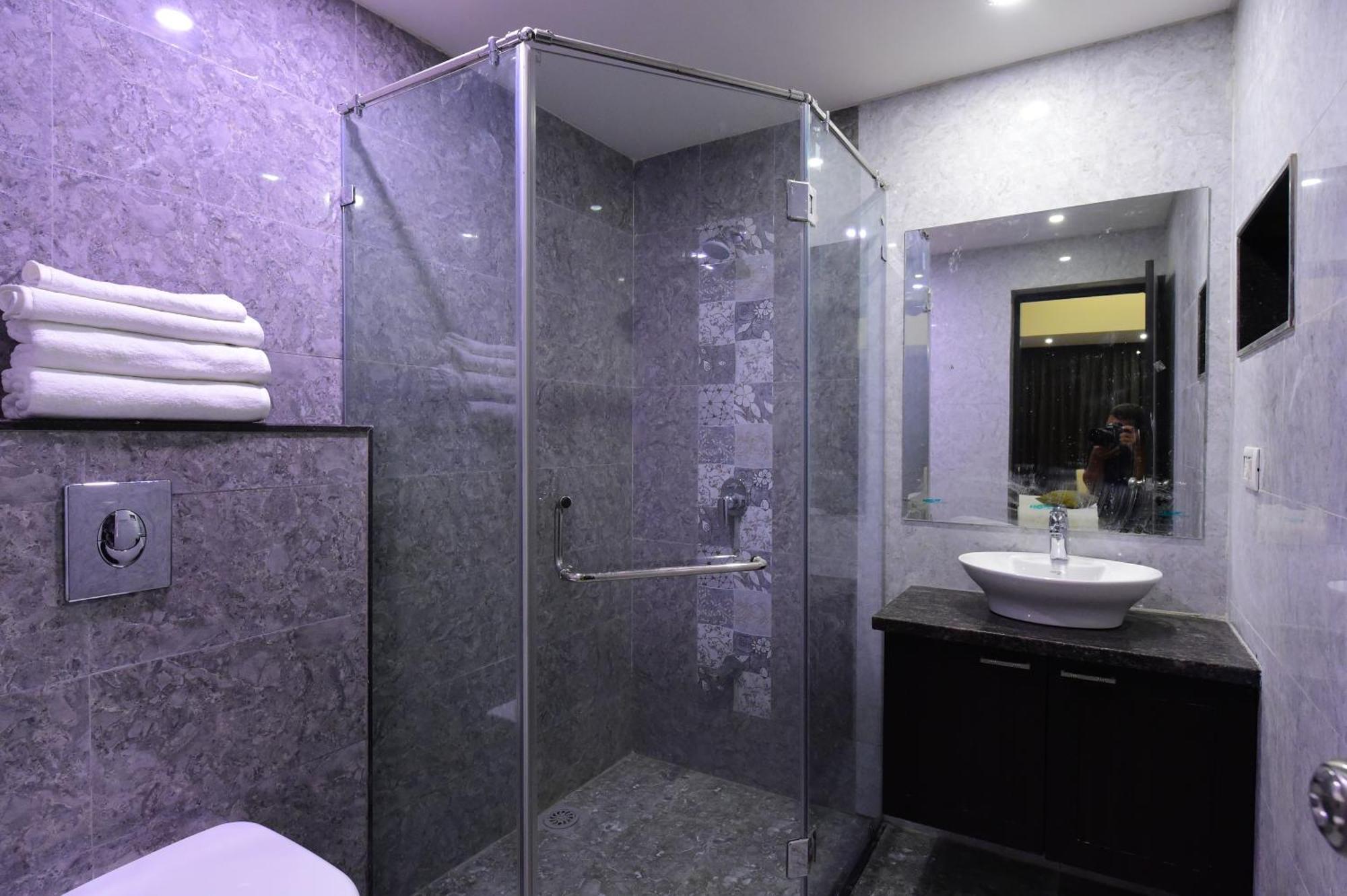 Hotel Opulence Nadiād Екстериор снимка