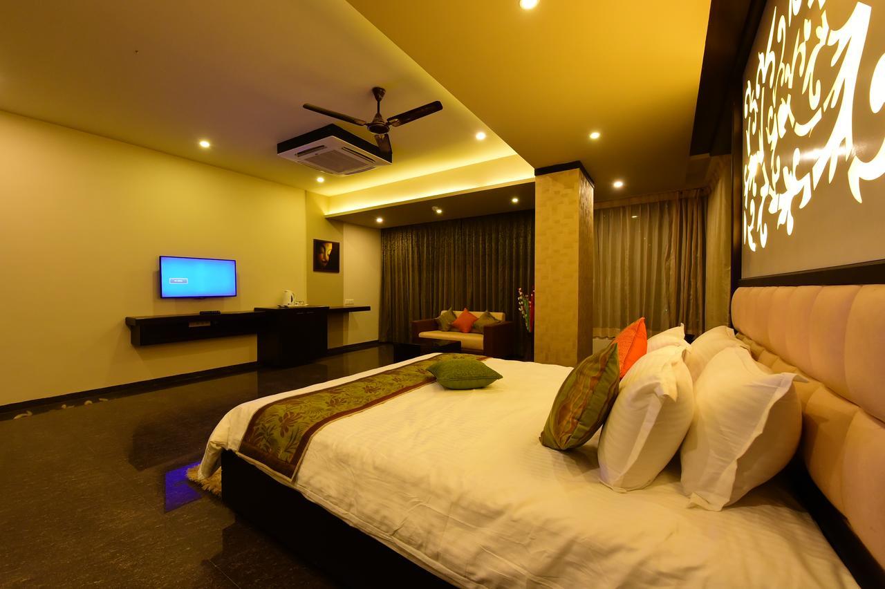Hotel Opulence Nadiād Екстериор снимка